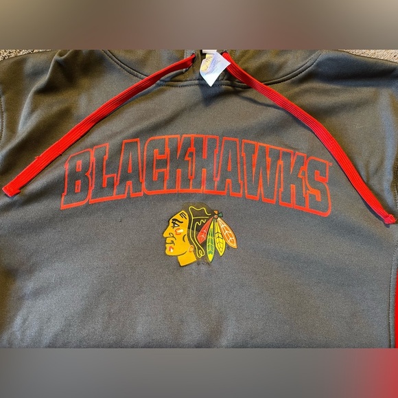NHL Chicago Blackhawks Gray and Red Men's Sweatshirt Hoodie Size M - Picture 3 of 6